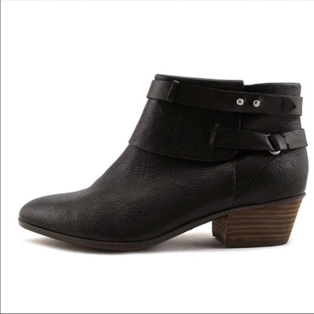 Clarks Spye Comet black leather ankle booties.